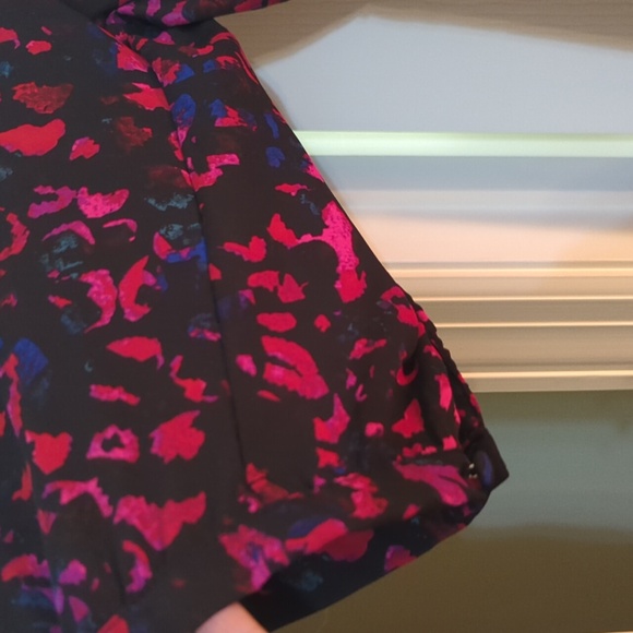 Torrid Multicolor Abstract Print Top - Picture 2 of 4